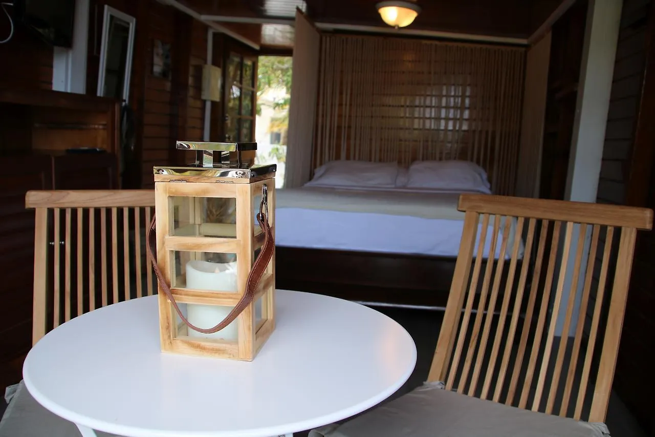 Coral Reef Beach Savaneta Hotel